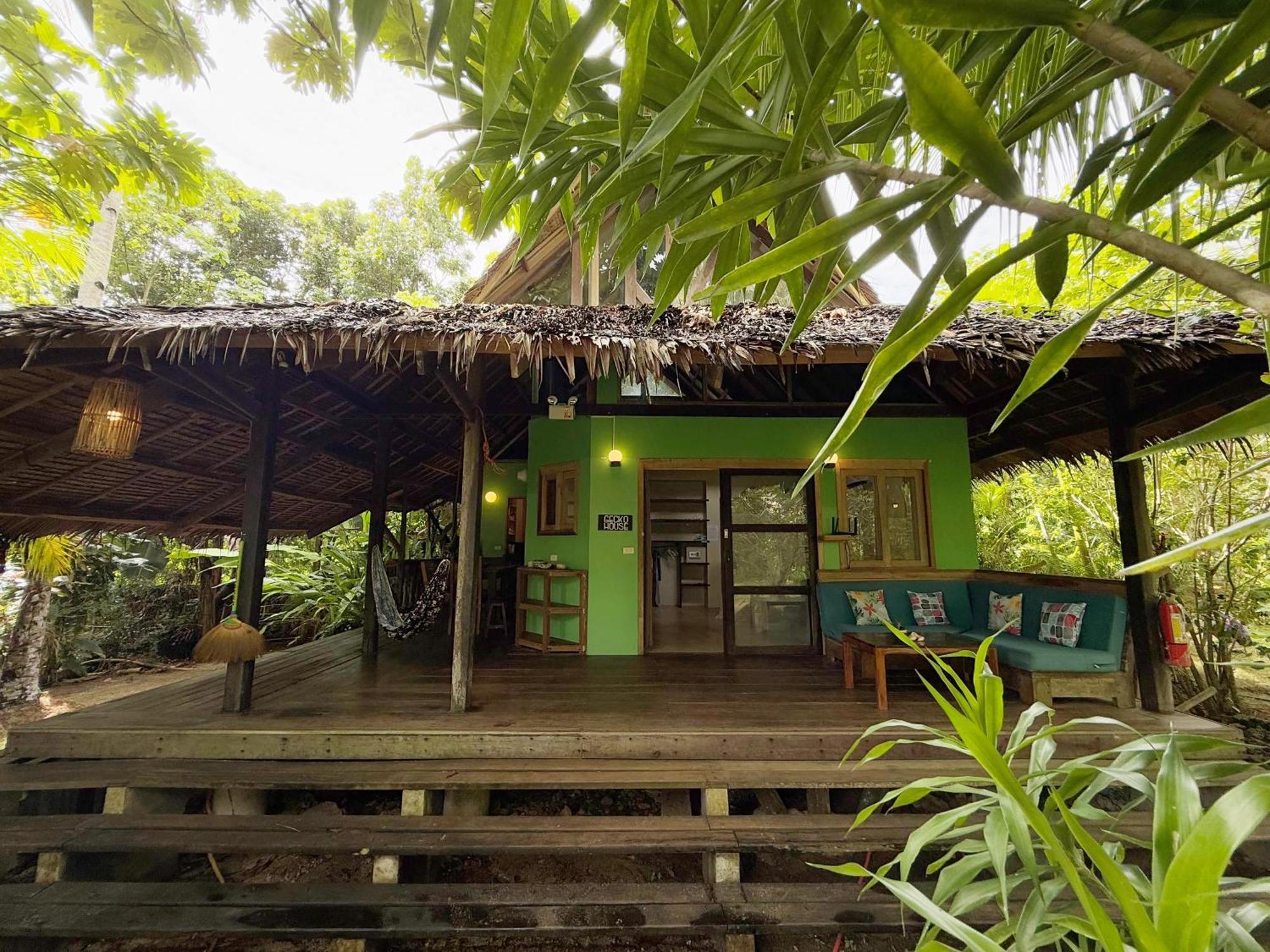 Emerald House Village General Luna  Exterior photo