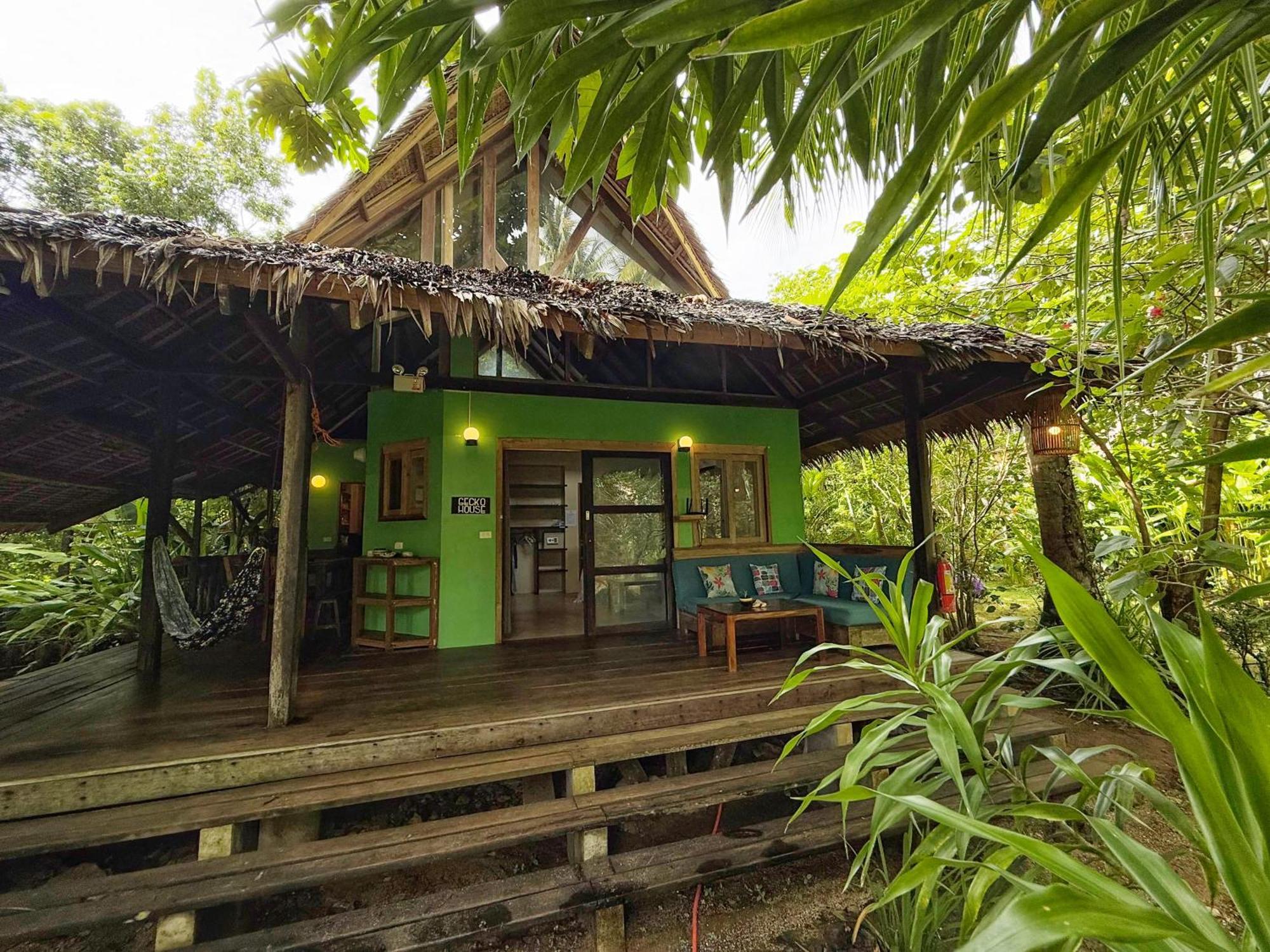 Emerald House Village General Luna  Exterior photo