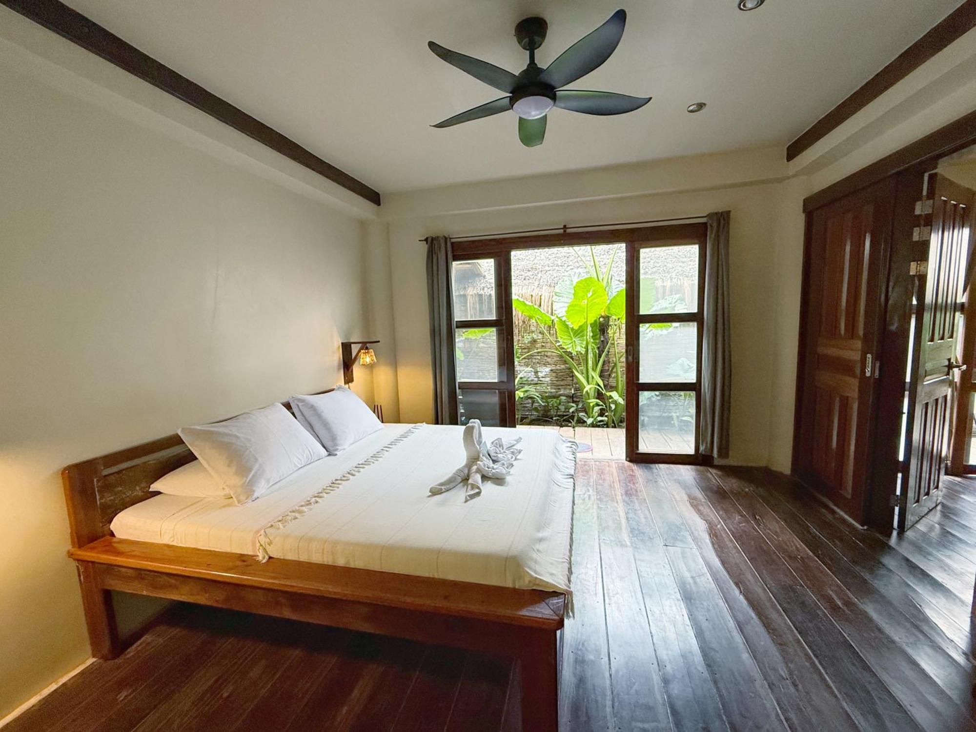 Emerald House Village General Luna  Exterior photo